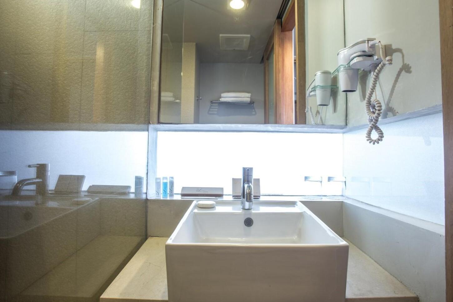Deluxe Balcony 1 Double or 2 Single Bed