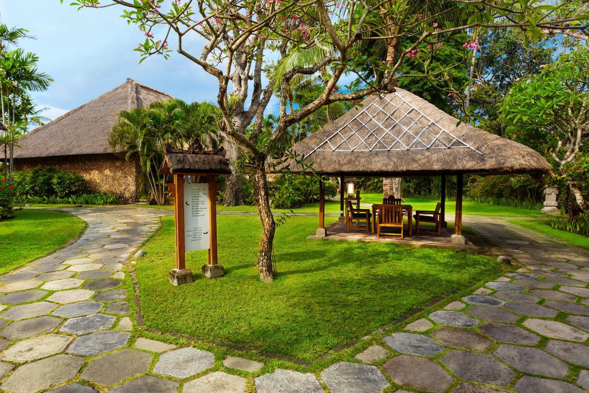 Luxury Lanai Room Garden View