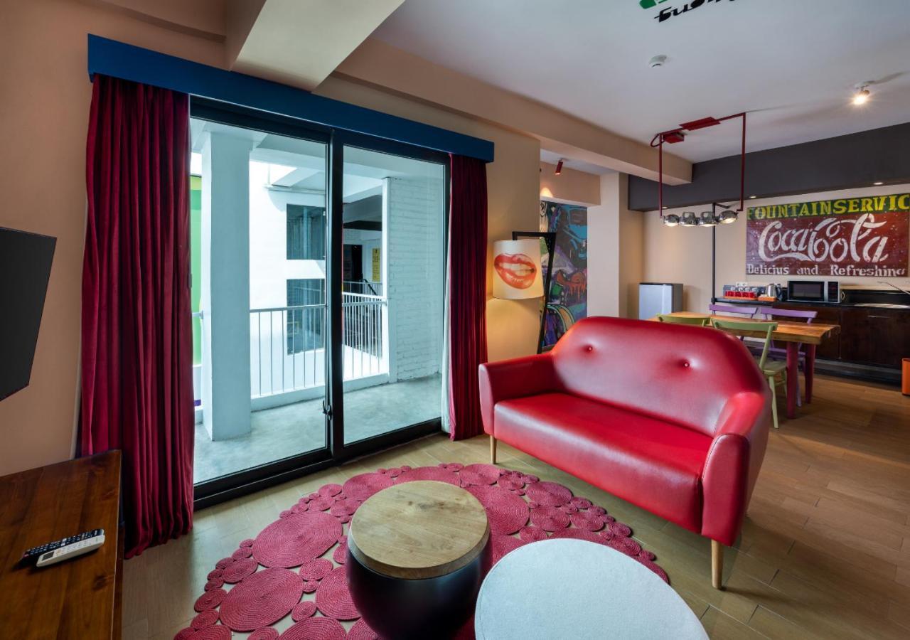 Dash Deluxe Two-Bedroom 2 Bottles Beer