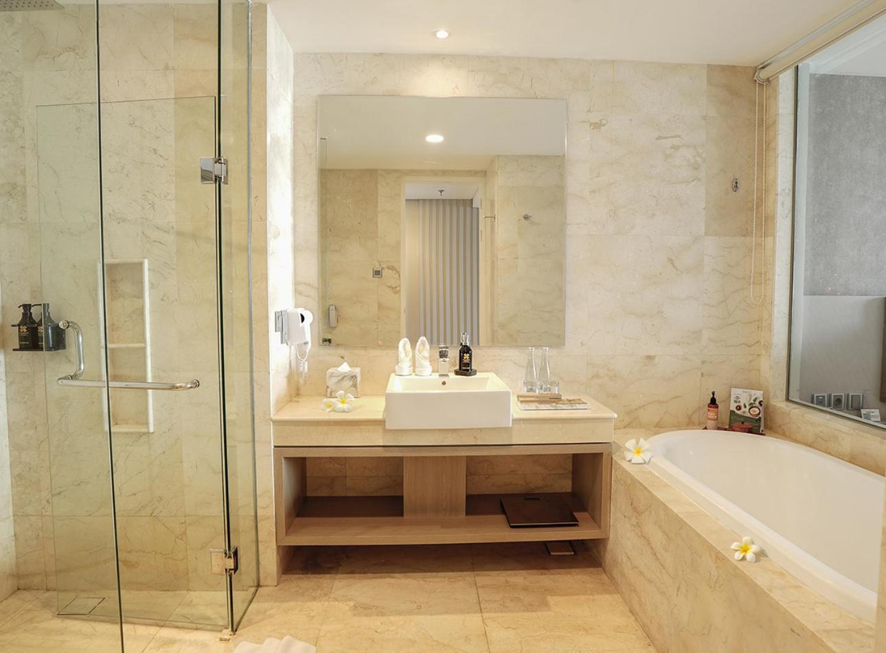 Side Sea View Double or Twin Room One-time 2 Bottles of Beer or Afternoon Tea