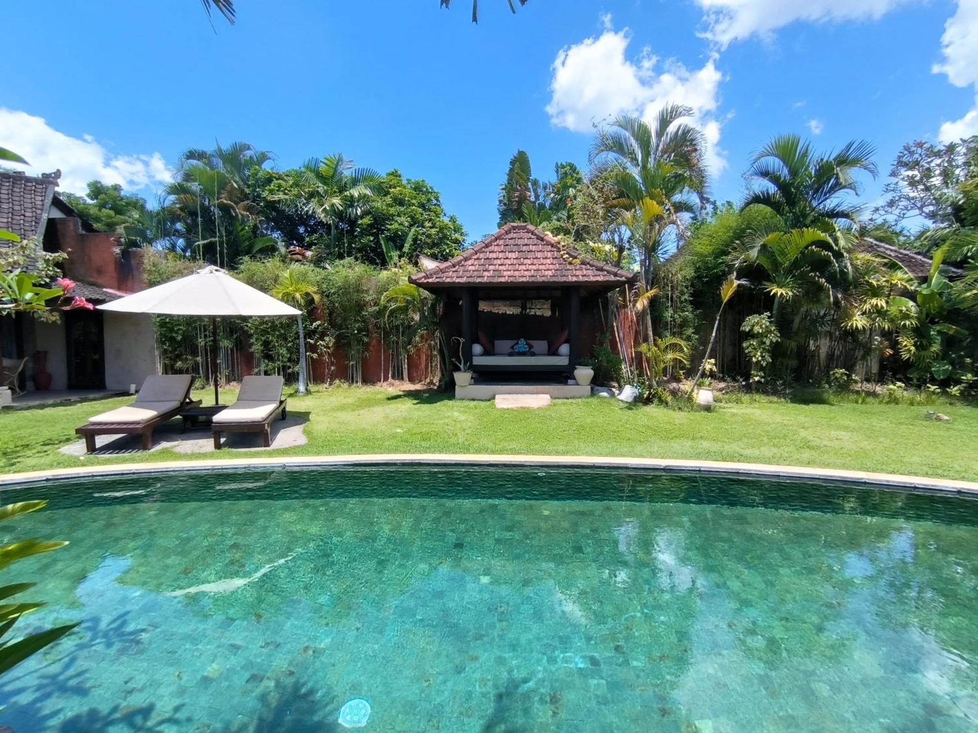 Private Pool Villa 1x Airport Transfer