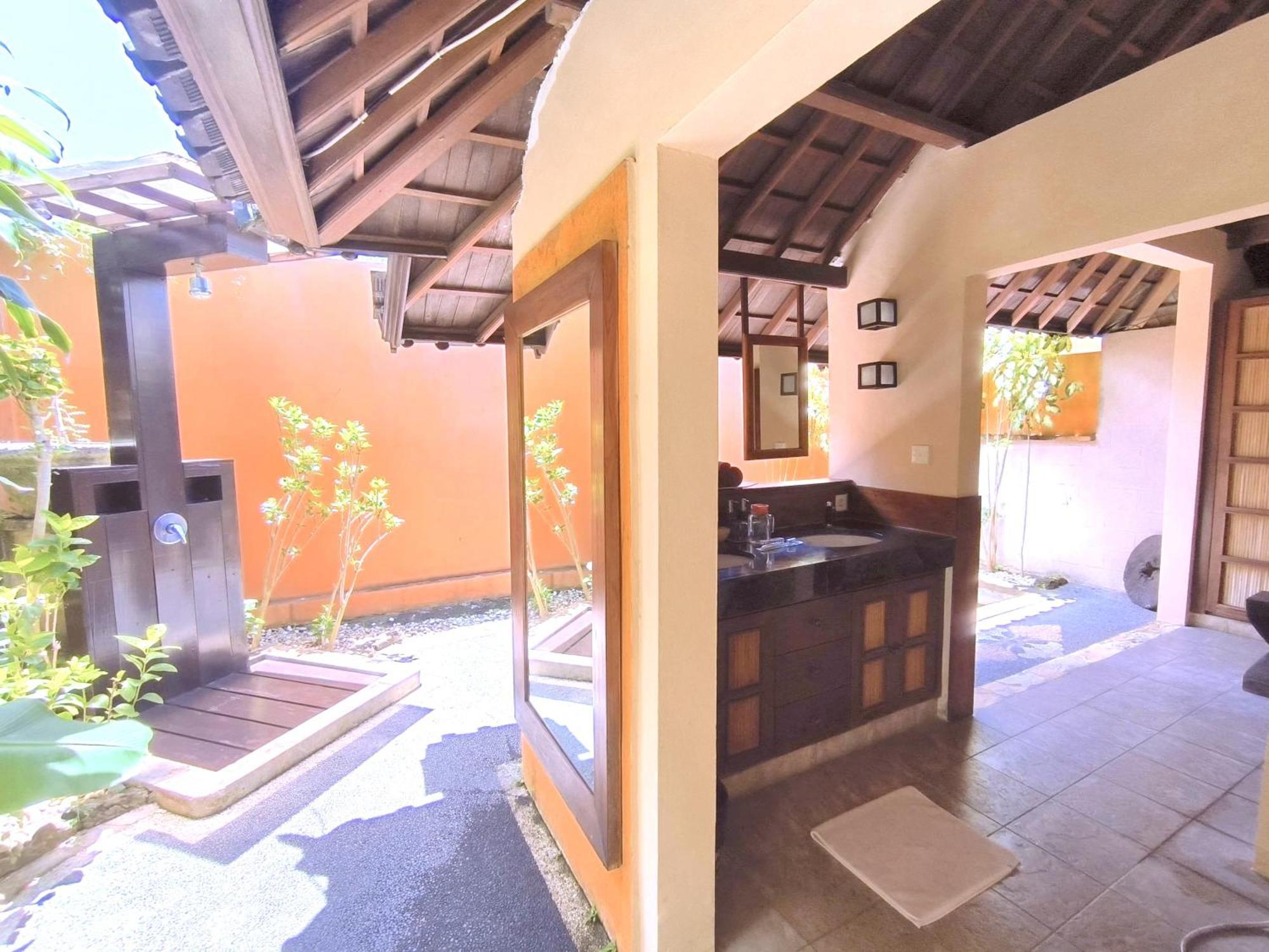 Private Pool Villa 1x Airport Transfer