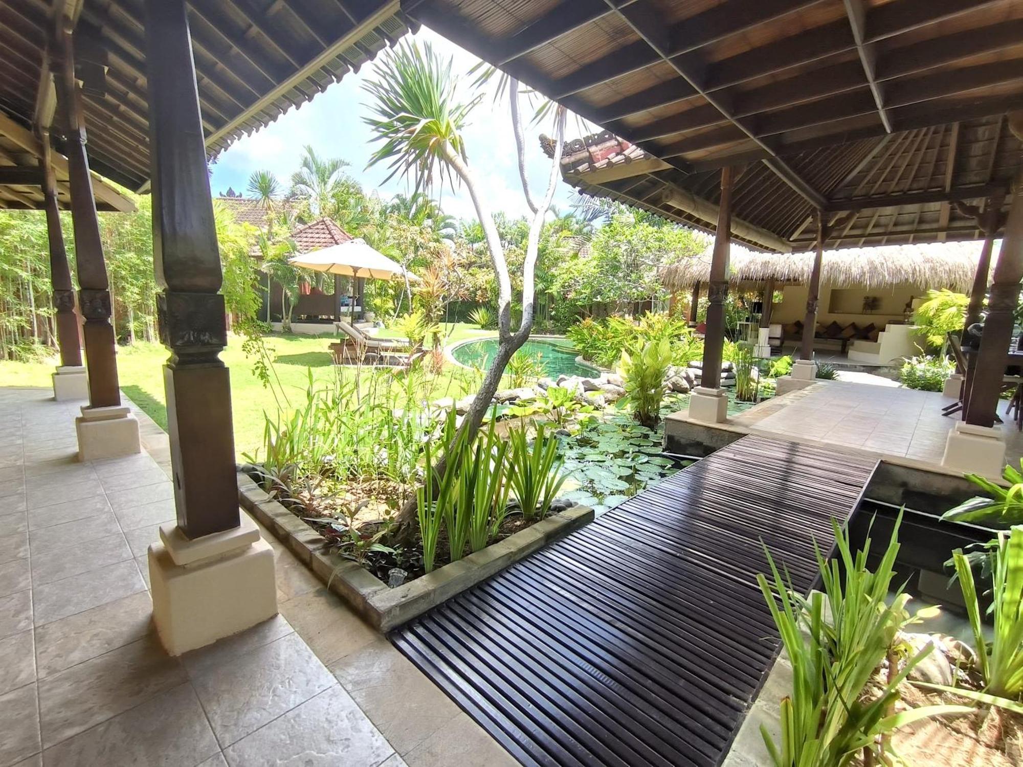 Private Pool Villa 1x Airport Transfer