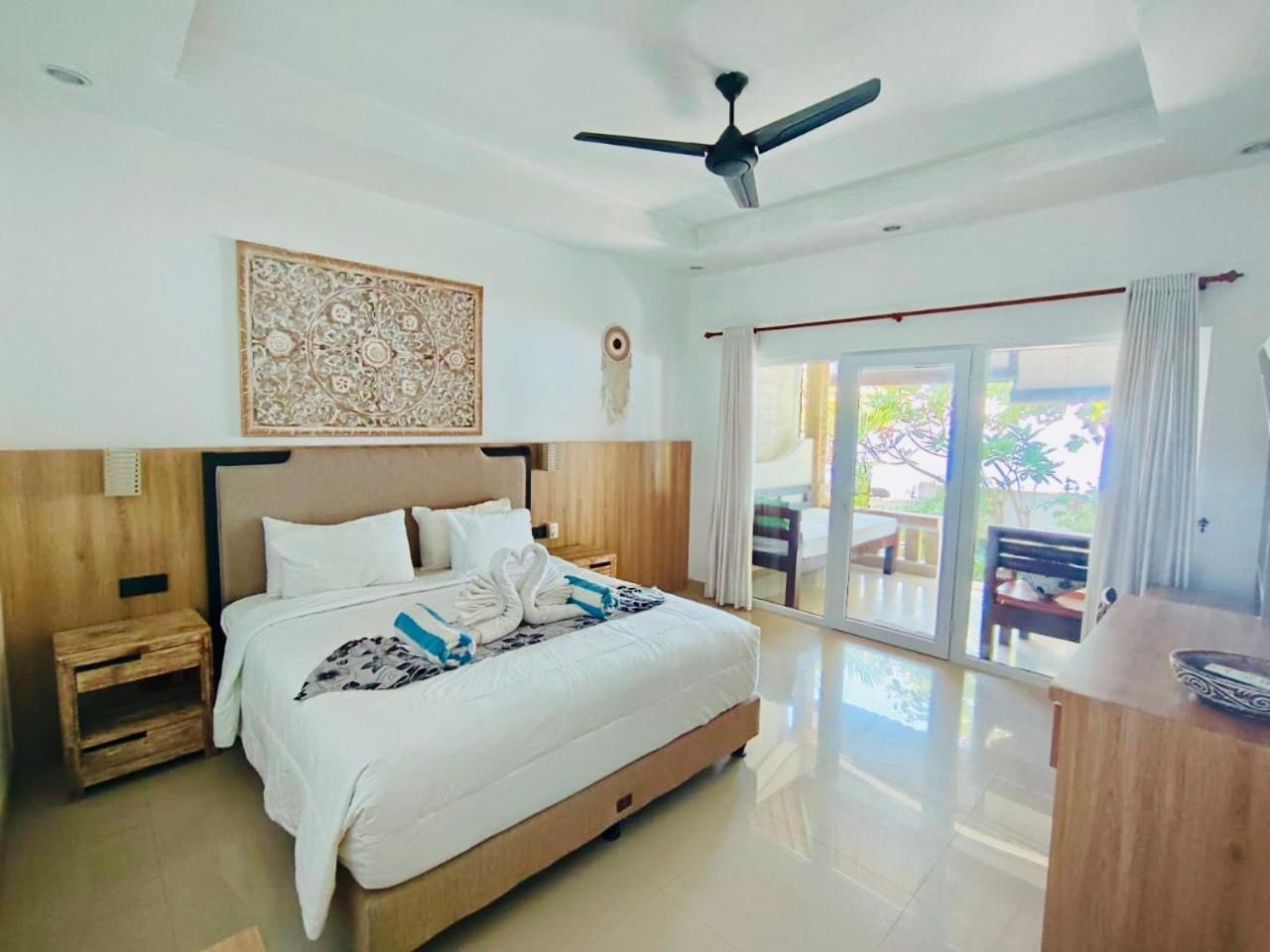 Beach-front Bungalow Ocean View