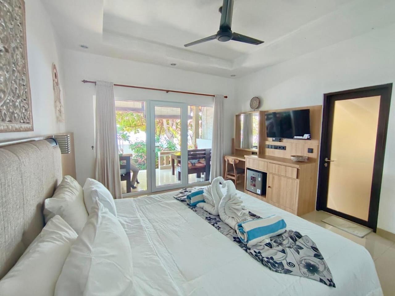 Beach-front Bungalow Ocean View