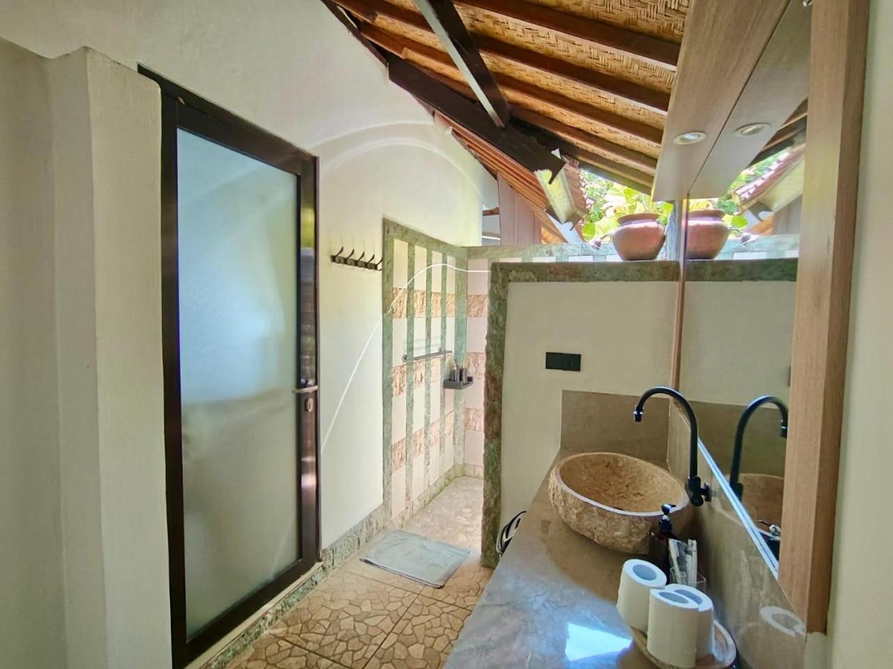Beach-front Bungalow Ocean View