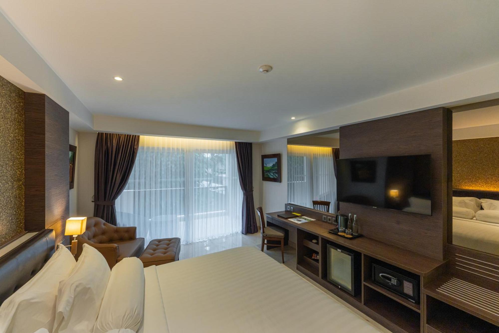 Deluxe King Balcony Room Vertical Garden View daily shuttle to Ubud City Photo Session Art Gallery Visit 24-hour access to Fitness Center Welcome Drink Kids Activities