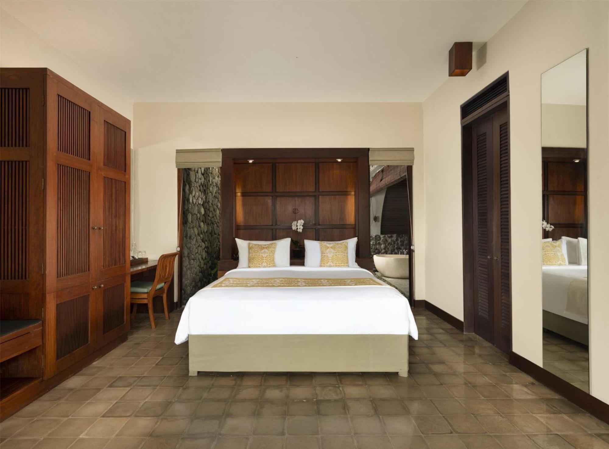 Deluxe King Room,Daily Afternoon Tea, Complimentary 60-minute photography session with one photo included, Daily schedule shuttle service to Ubud, Daily wellness activities, Bicycles for personal use around the resort