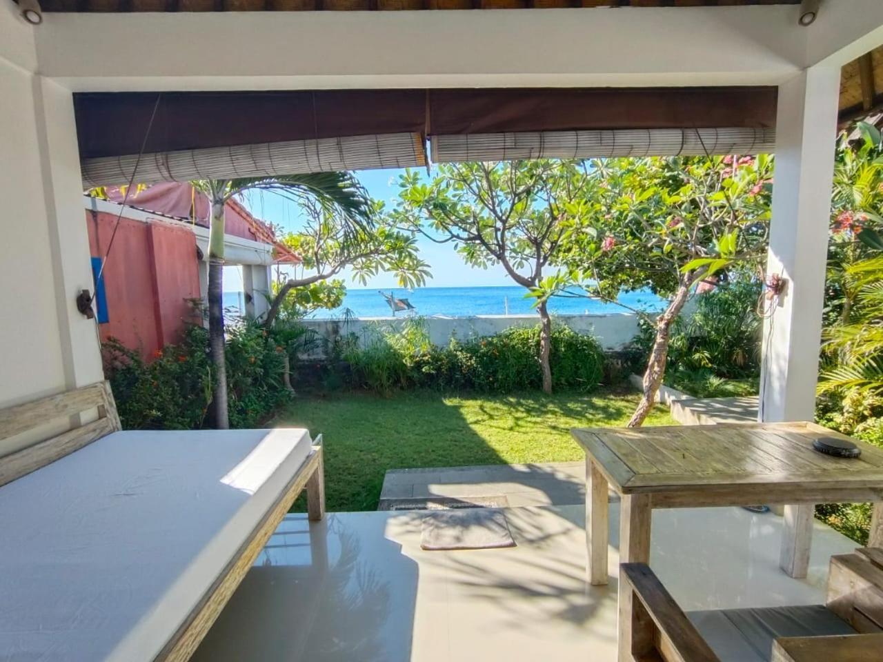 Beach-front Bungalow Ocean View