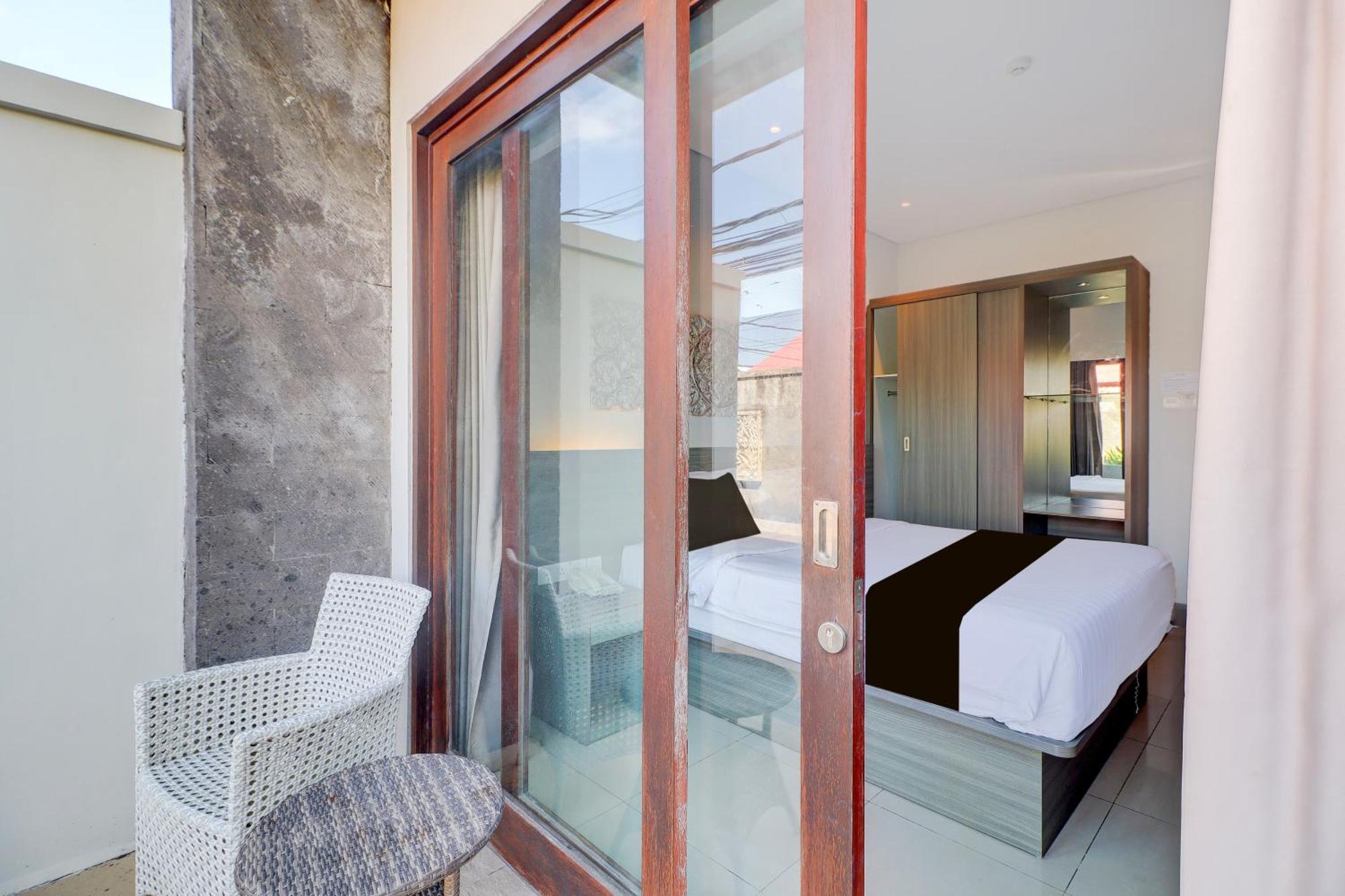King Suite Pool View