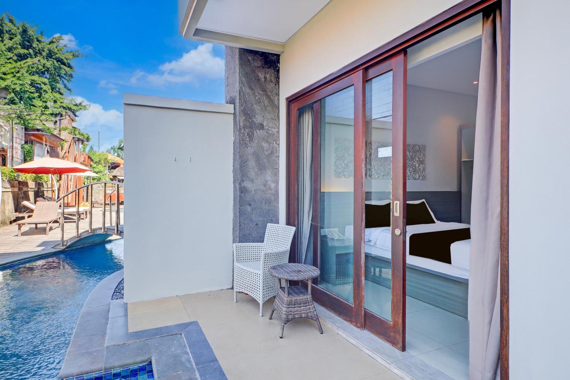 King Suite Pool View
