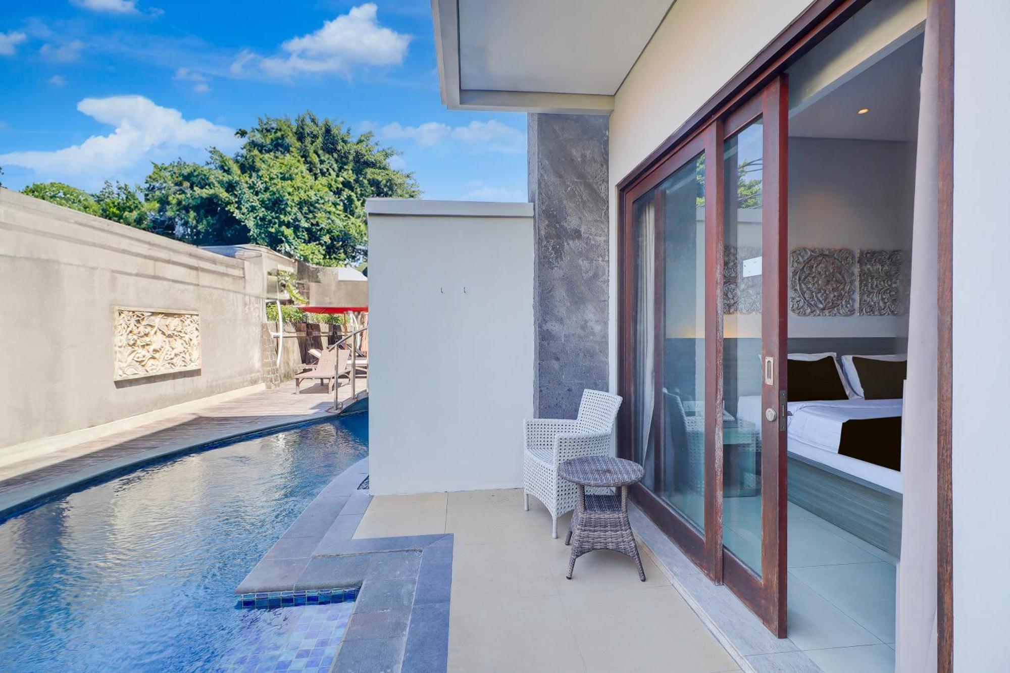 King Suite Pool View