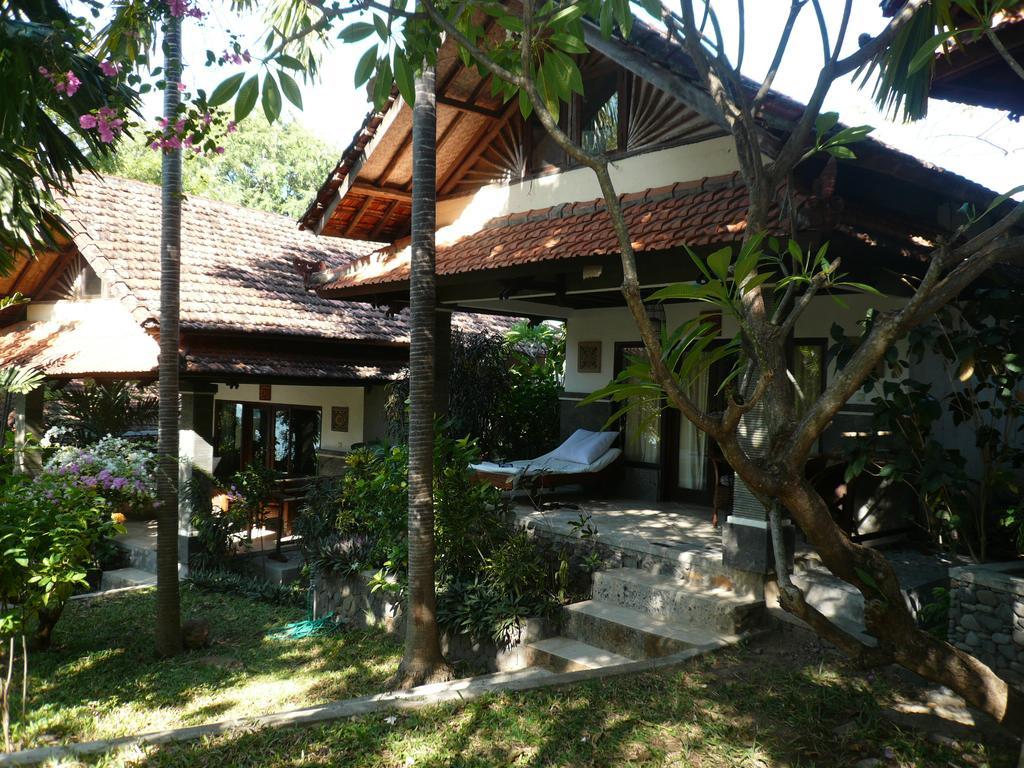 Cottage Side Sea View,170389575:JPEG