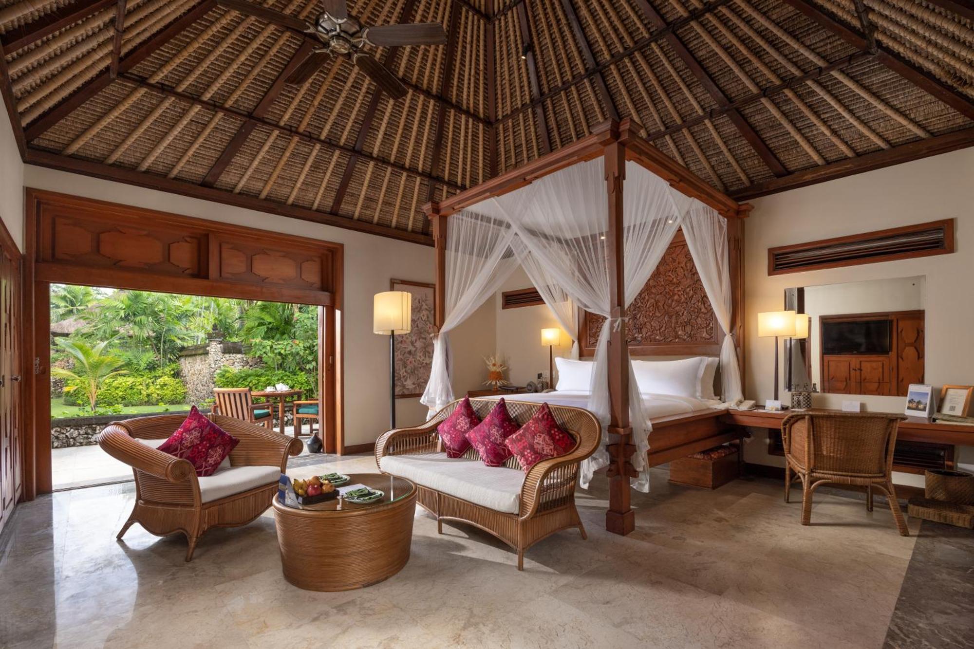 Luxury Villa Garden View
