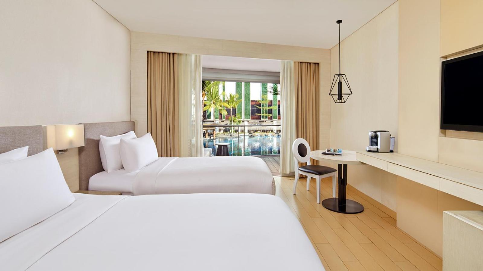 2 Twin Beds Pool View Balcony Deluxe Room Daily Mini-bar