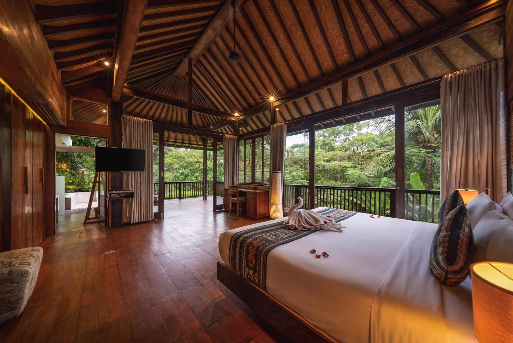 Three-Bedroom Private Pool Villa Complimentary Access to Titi Batu Sports Club