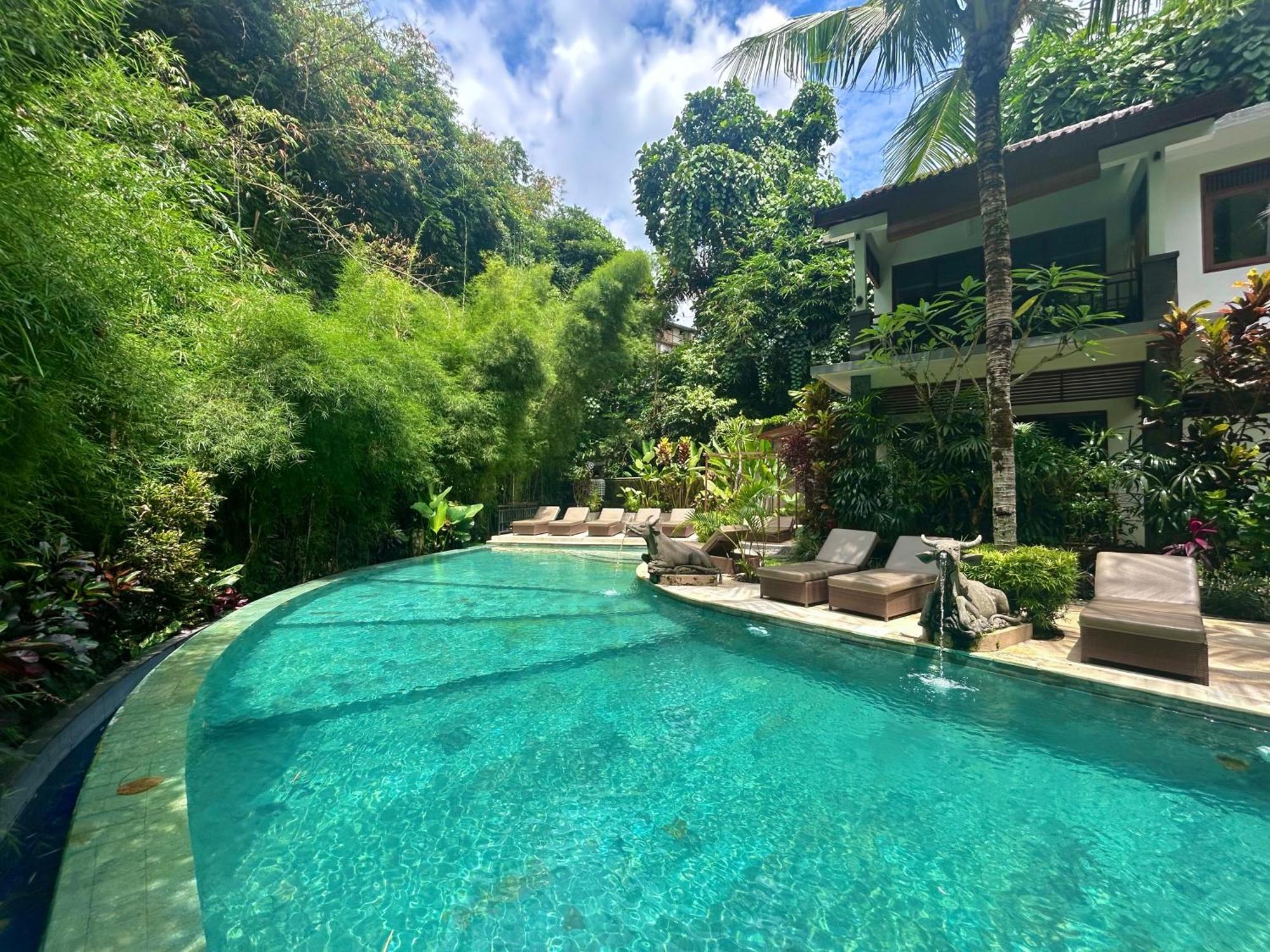 Deluxe Pool Access Terrace
