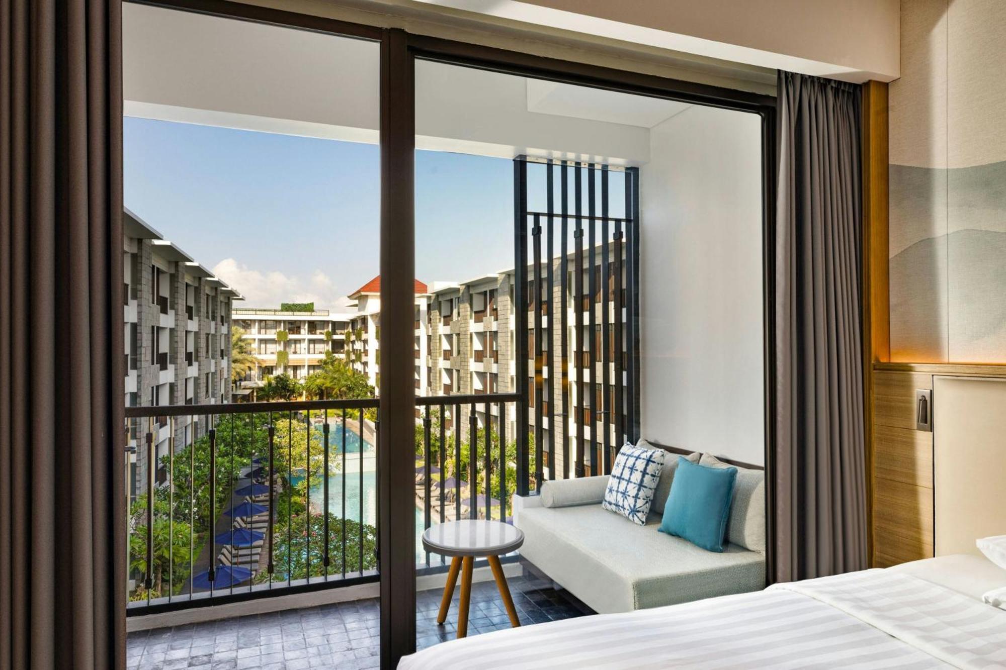 Deluxe Twin Pool View