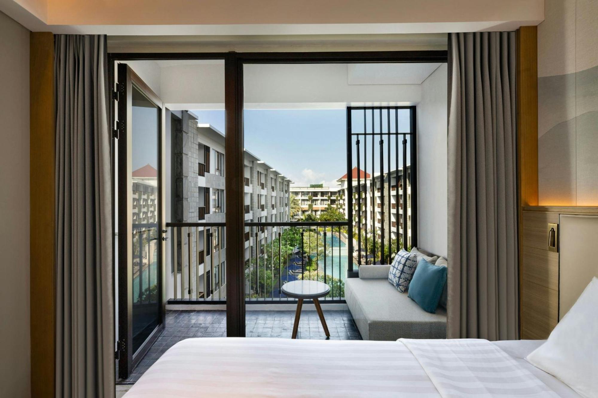 Deluxe Twin Pool View
