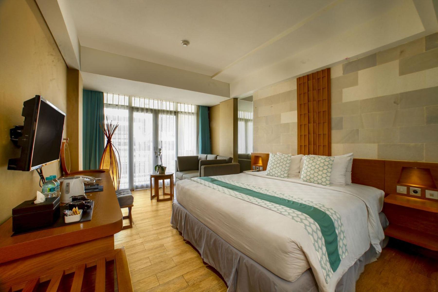 Luxury Suite Balcony,1758407861:JPEG