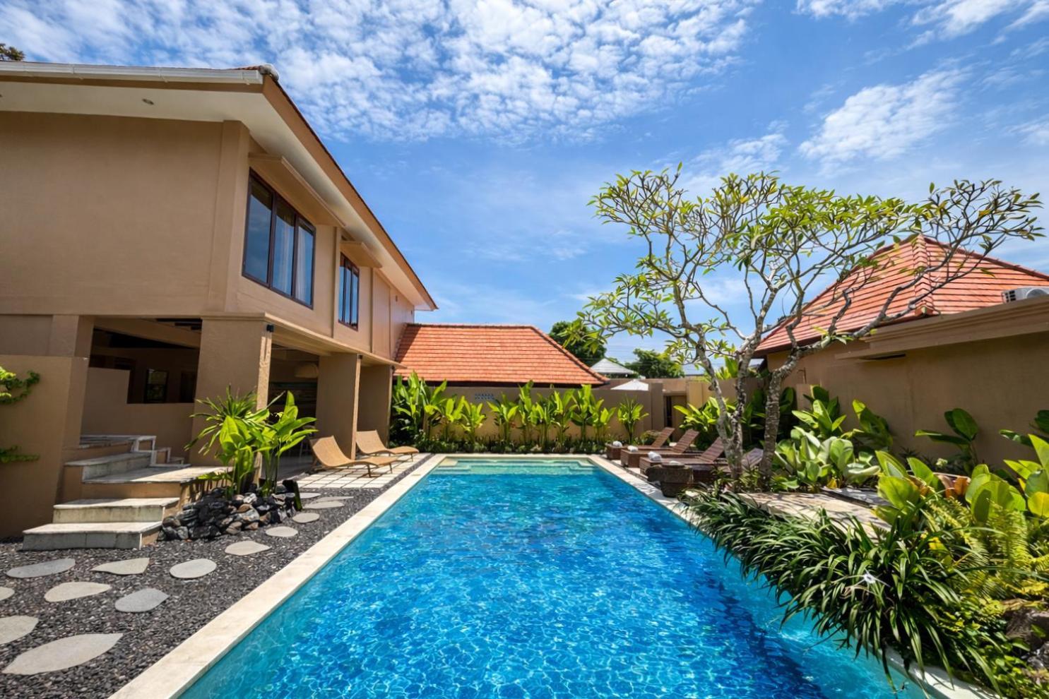 Pool Acess Suite,1765173455:JPEG