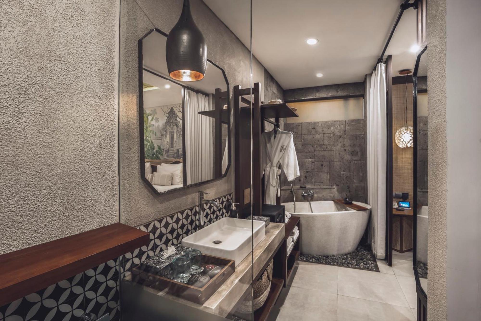 Ubud Suite Bathtub
