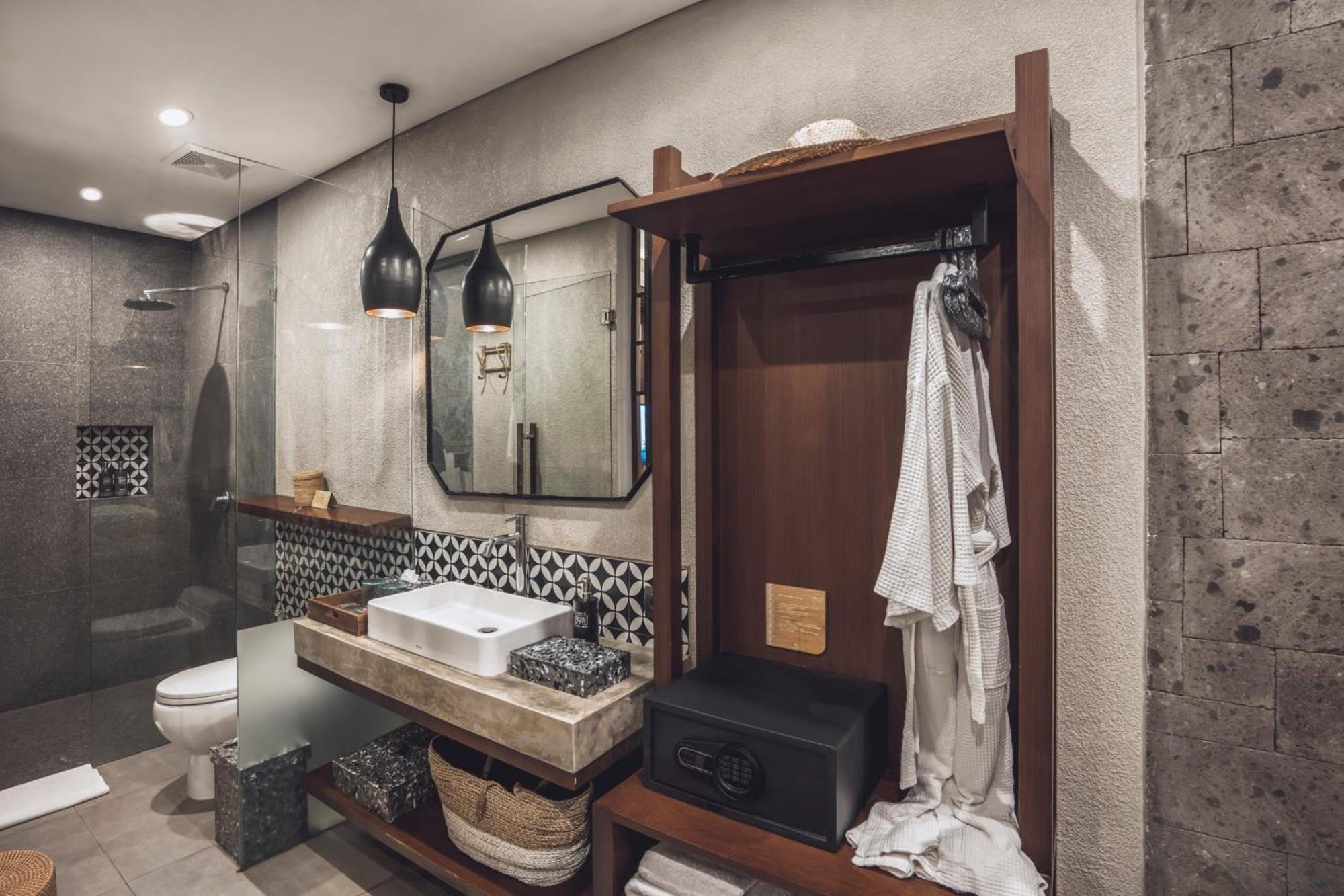Ubud Suite Bathtub