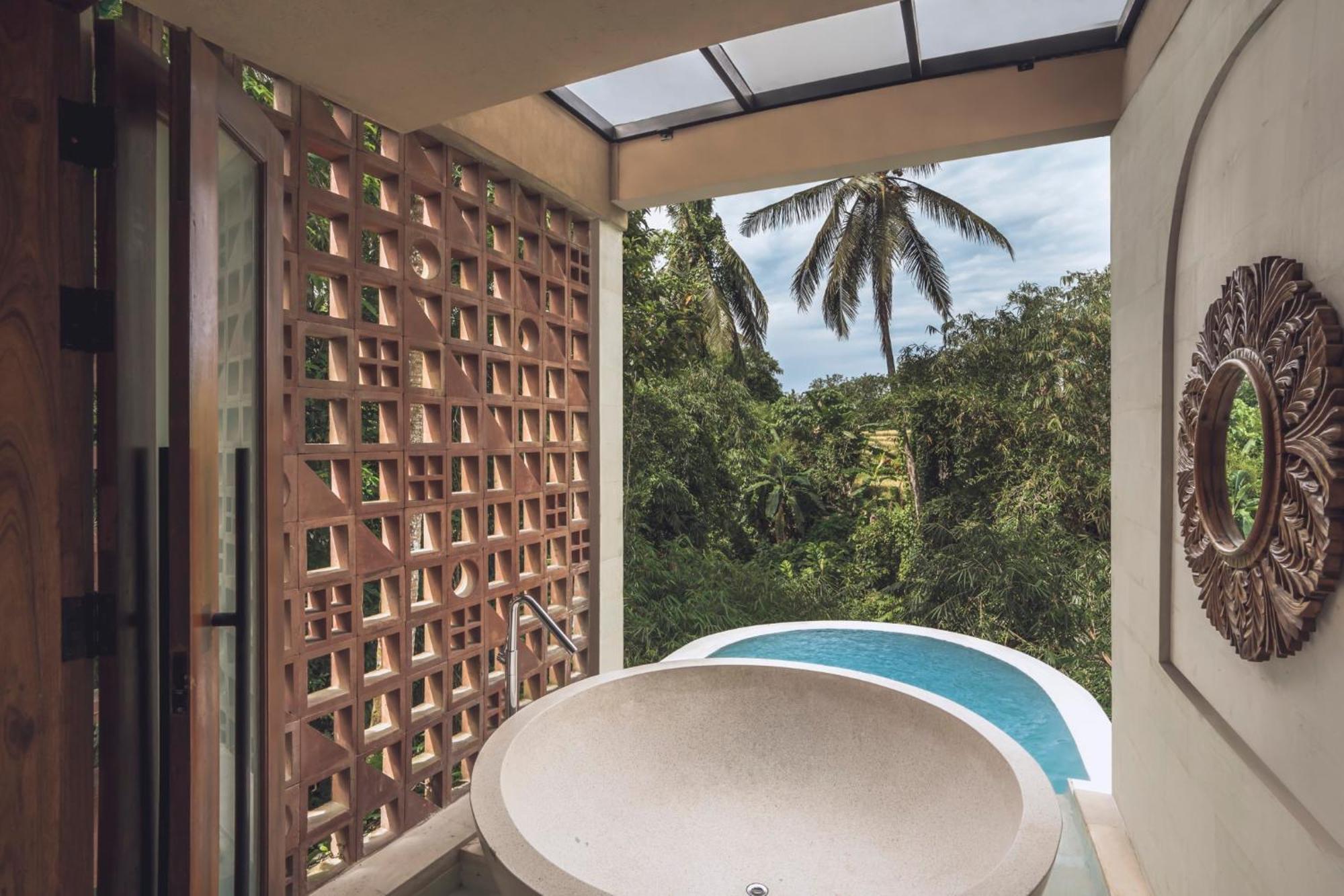 Jungle Room Pool Bathub