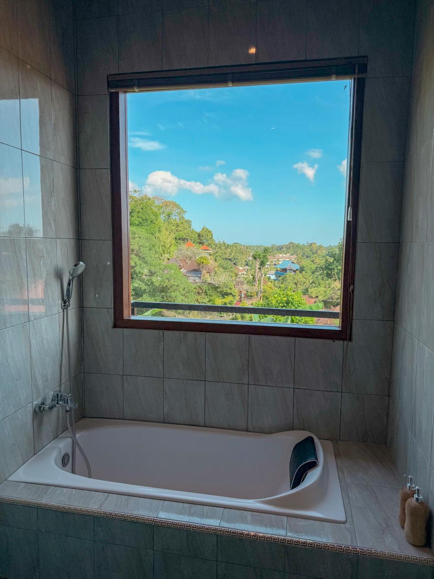 Deluxe Double Room Bath