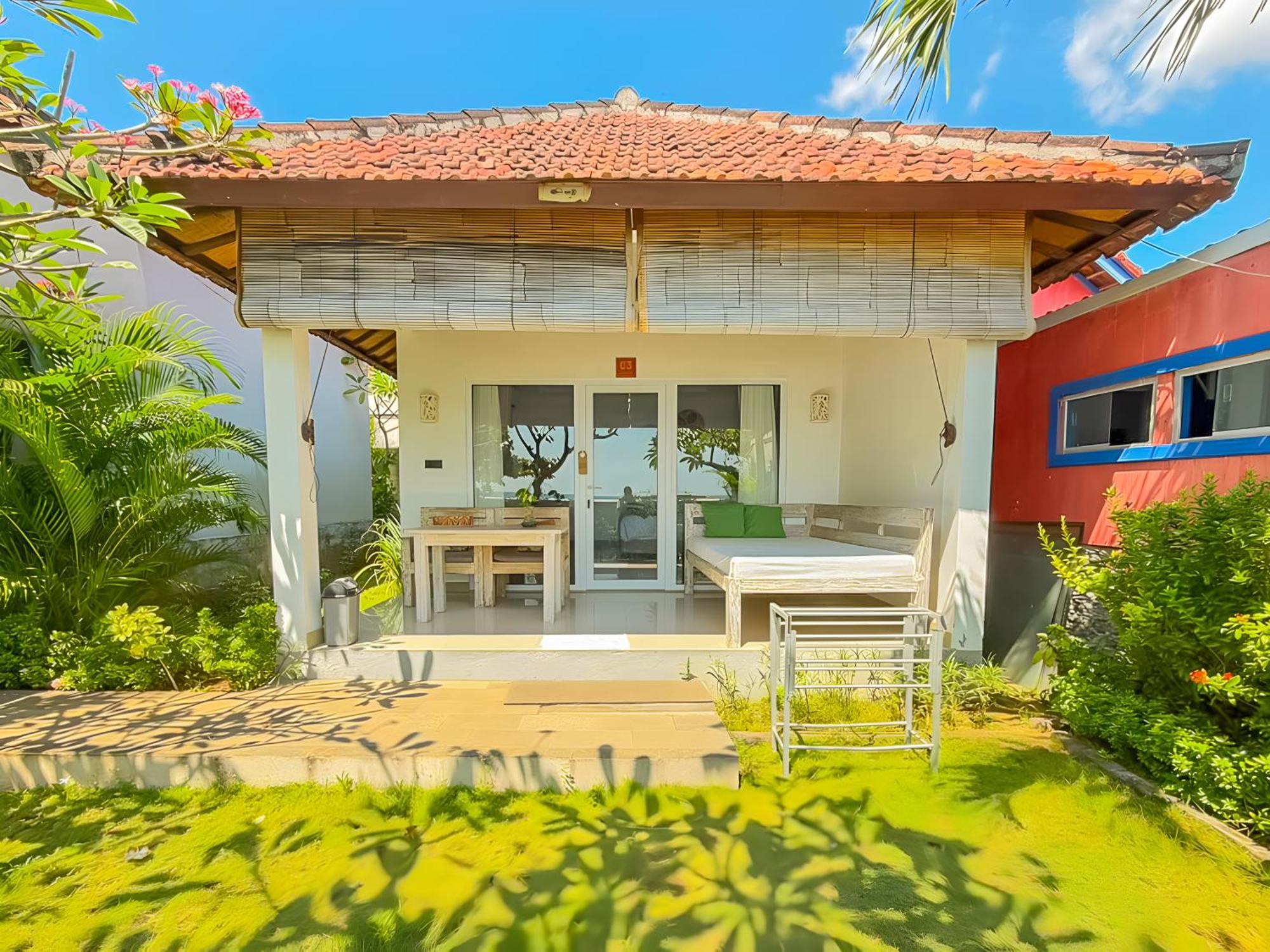 Beach-front Bungalow Ocean View