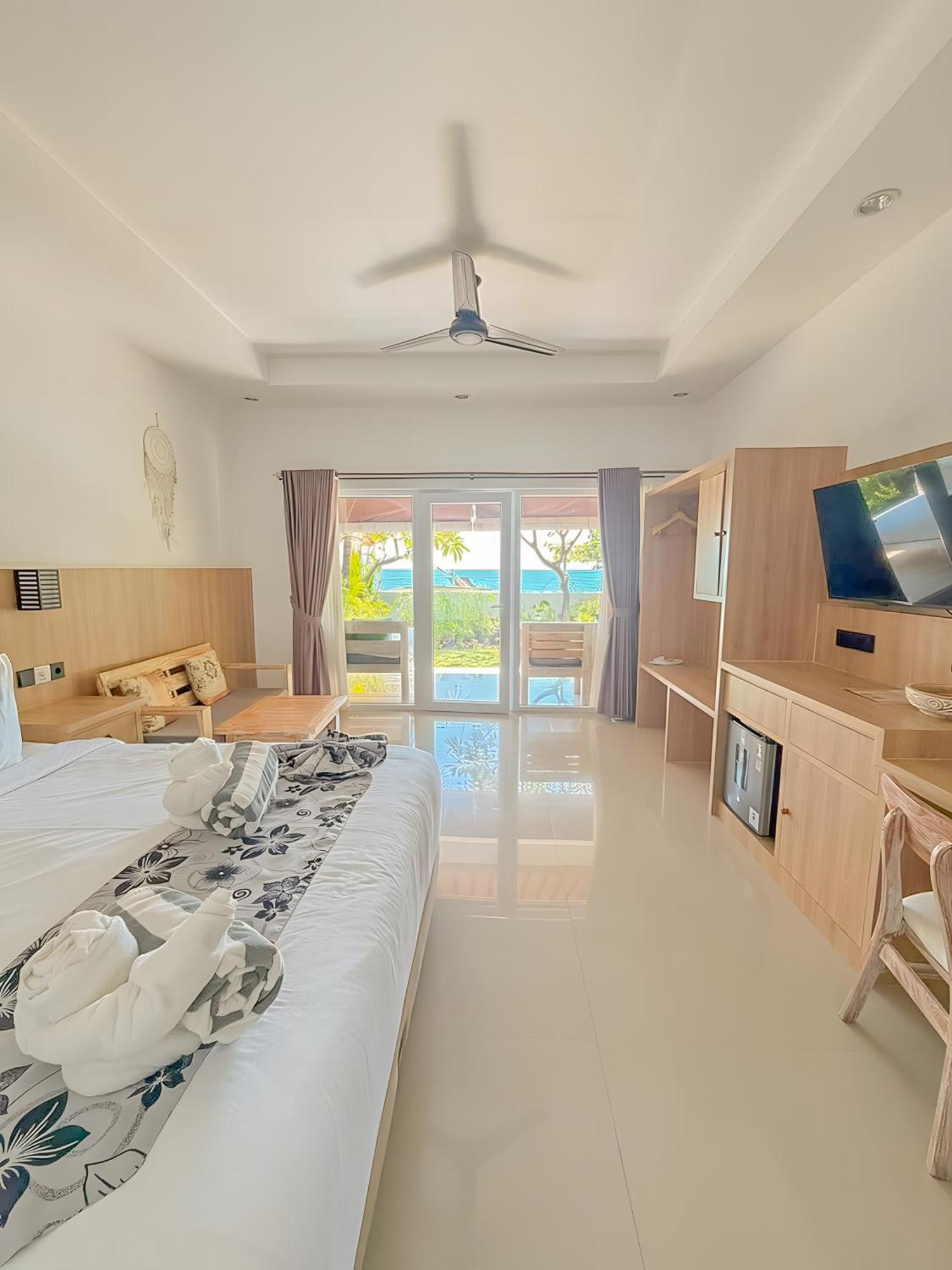 Beach-front Bungalow Ocean View