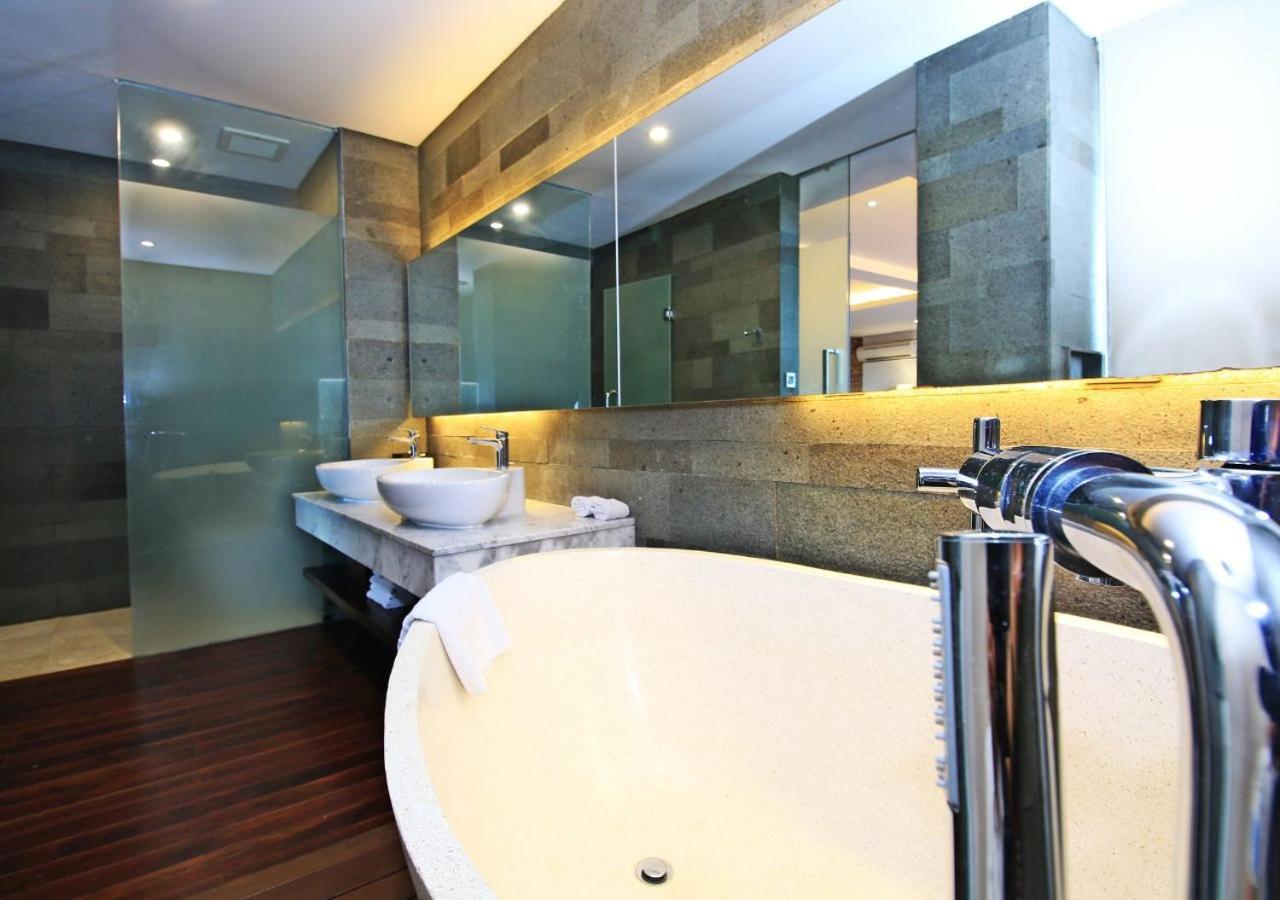 Premium Suite Sauna & Ice Plunge Facilities