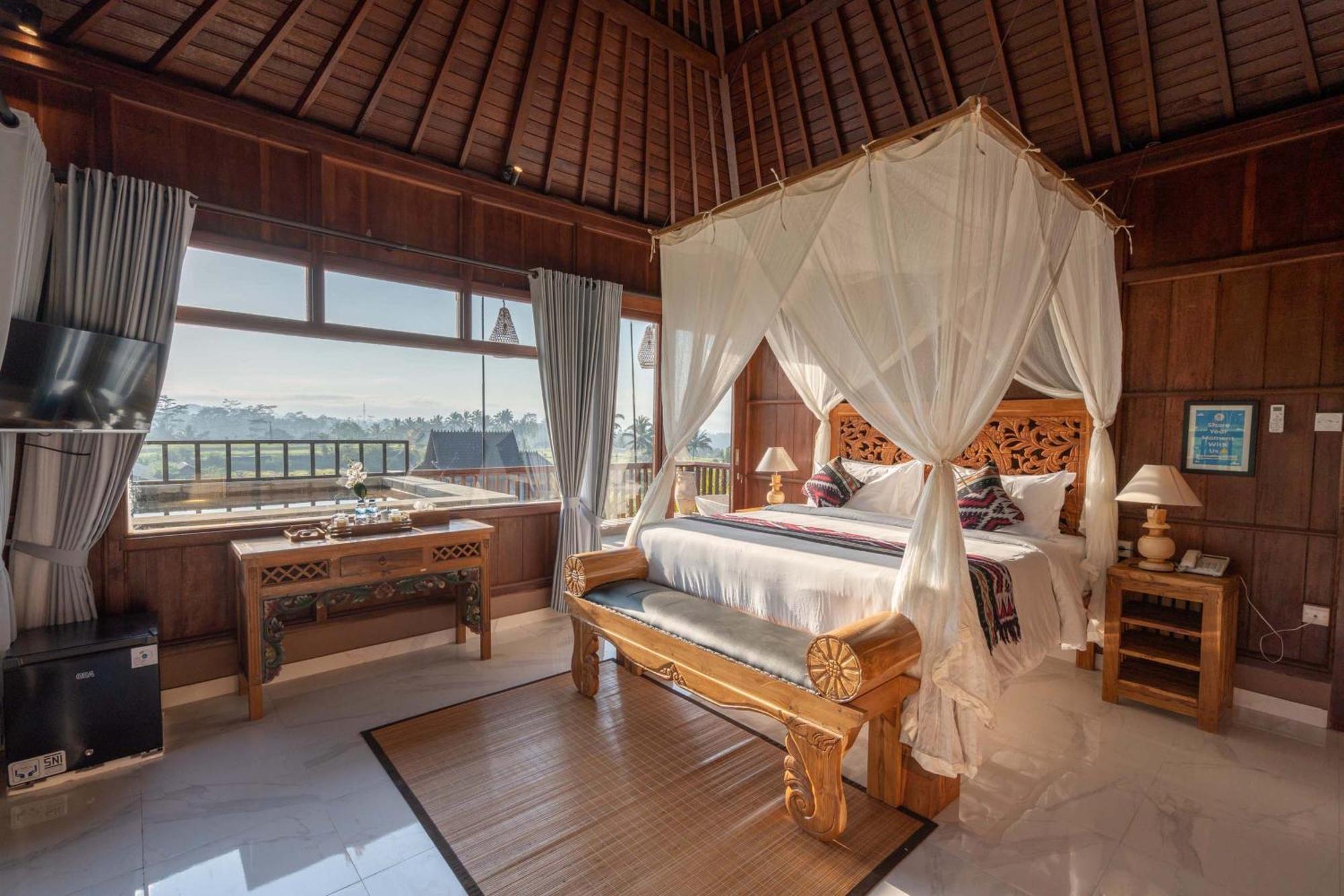 Suite Plunge Pool Rice Field View