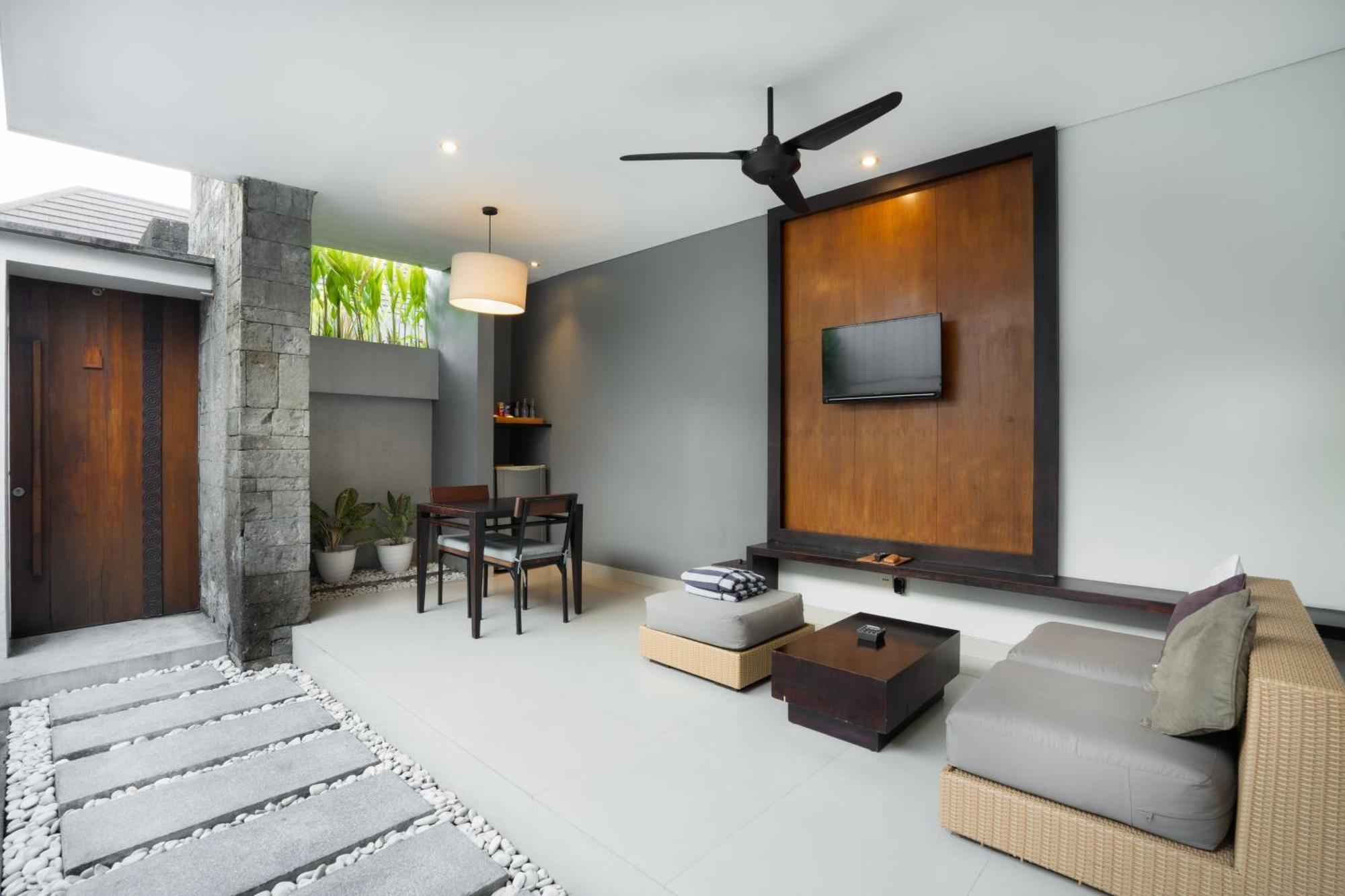 Airport Pick Up at One-Bedroom Pool Villa