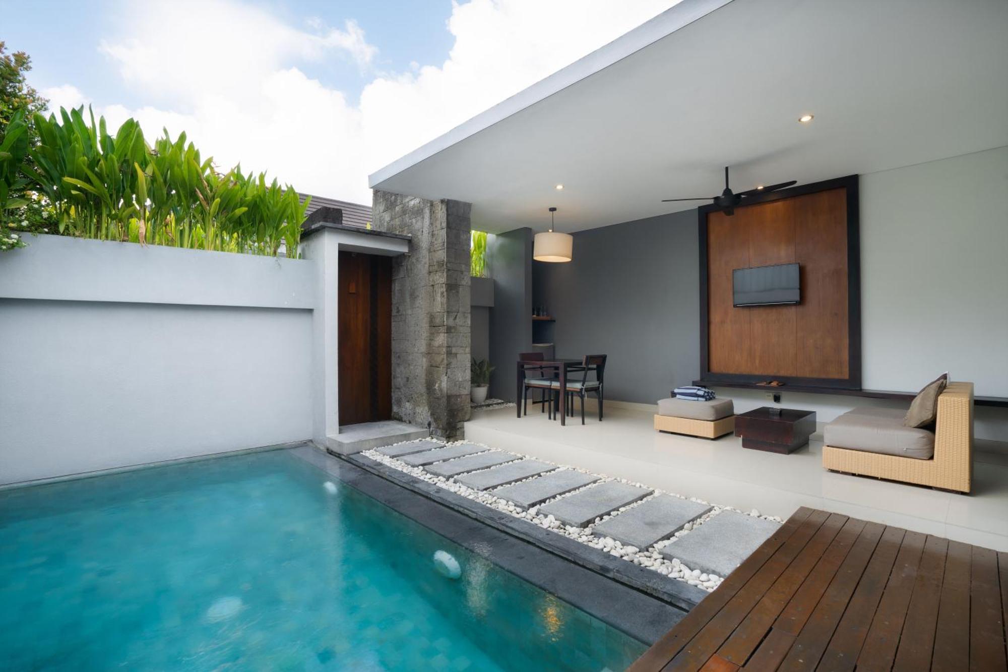 Airport Pick Up at One-Bedroom Pool Villa