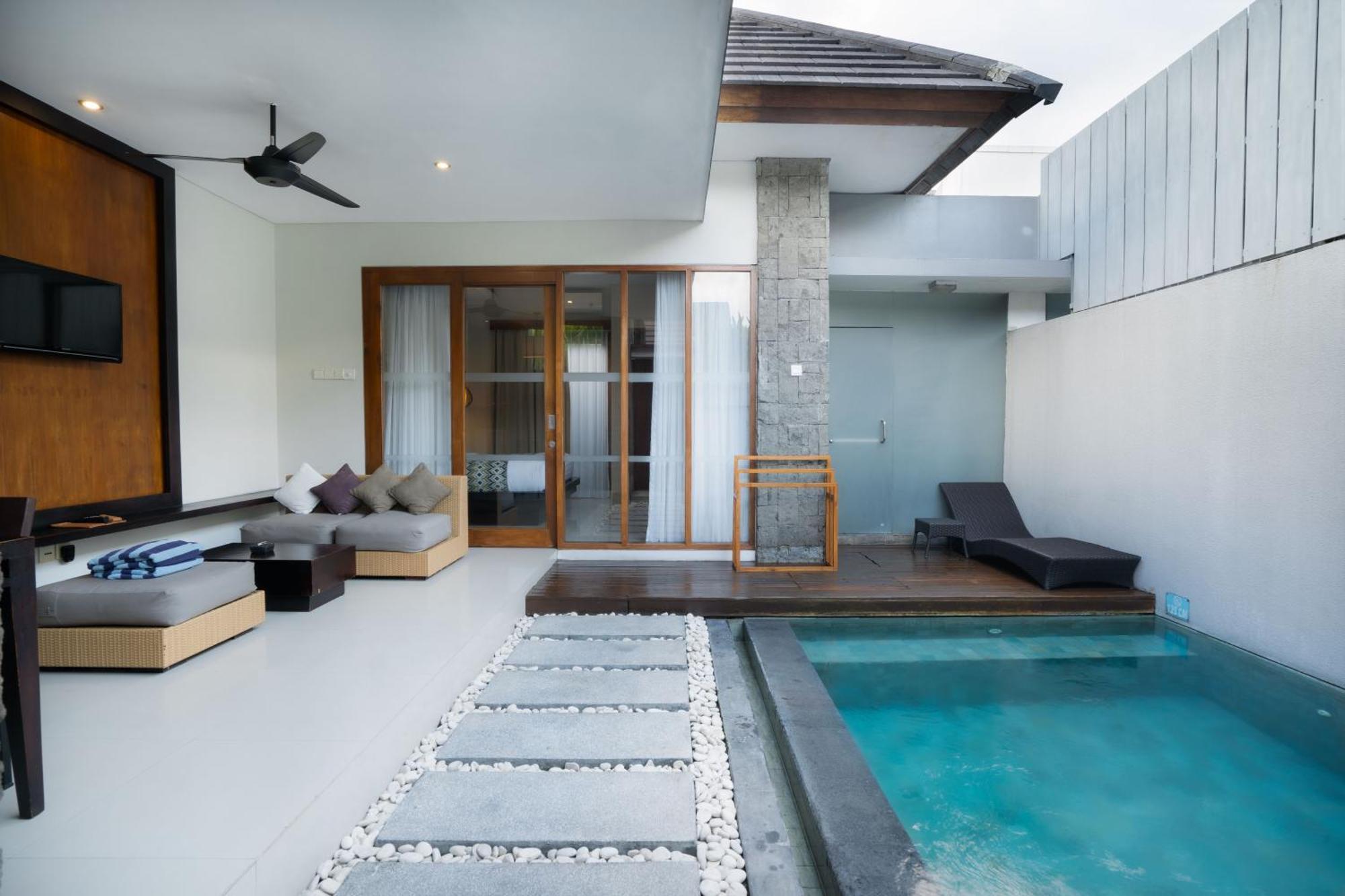 Airport Pick Up at One-Bedroom Pool Villa