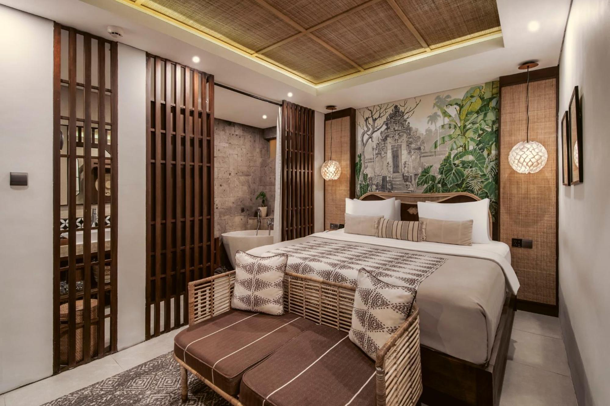 Ubud Suite Bathtub