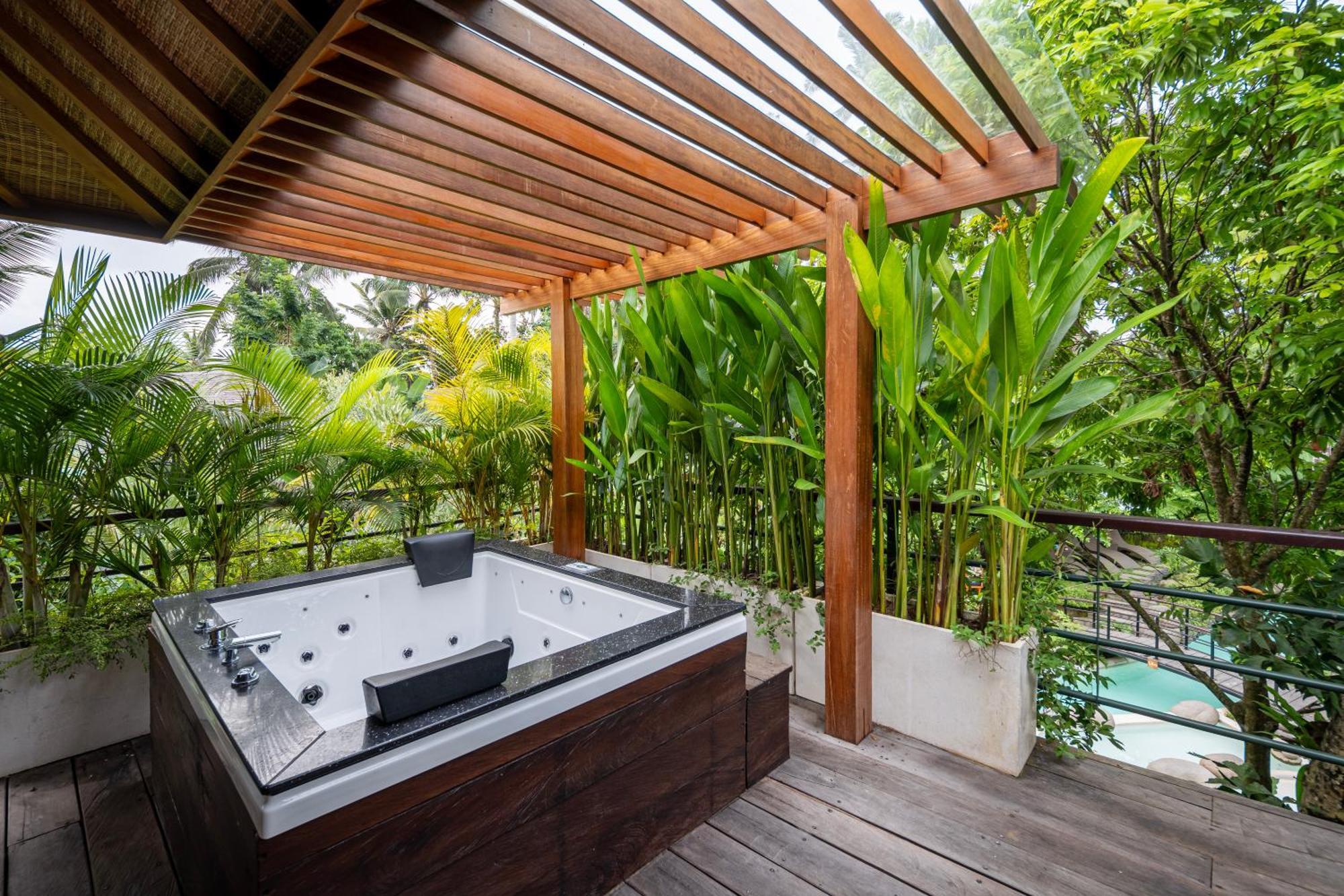 Deluxe King Suite Hot Tub Daily Scheduled Activities