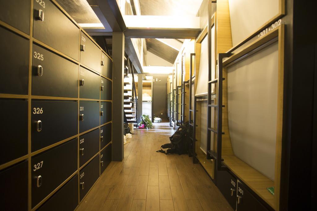 Single Bed in Mixed Dormitory Room