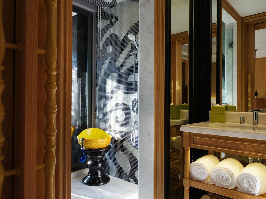 Standard King Room Courtyard Access