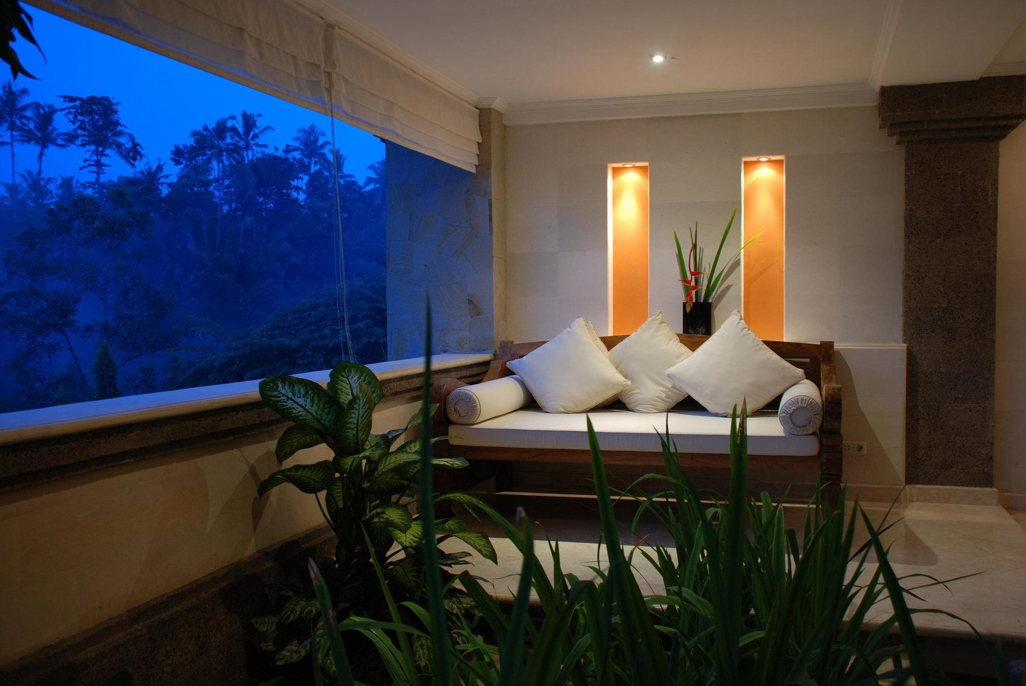 Pool Suite