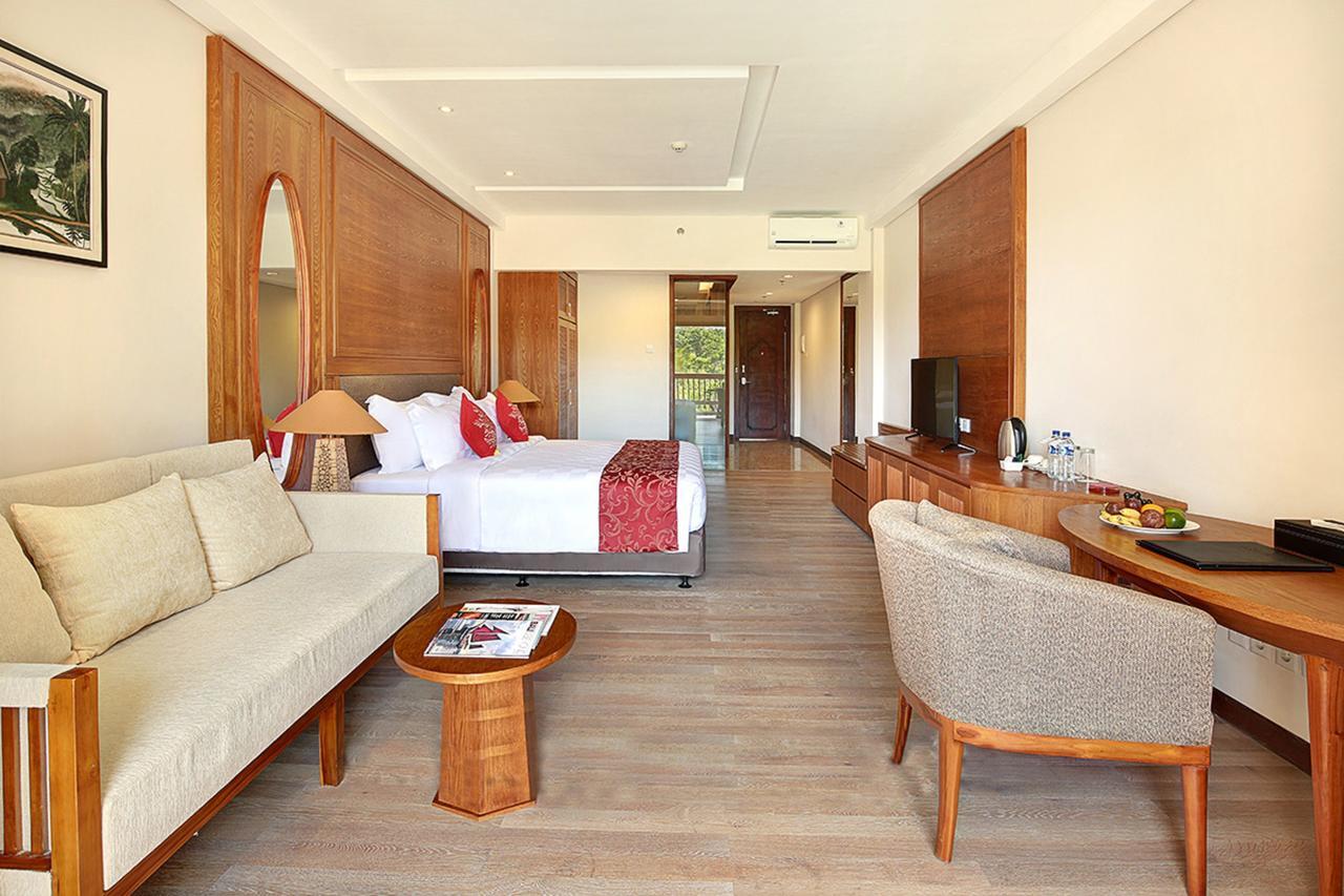 Deluxe King Room with Pool View