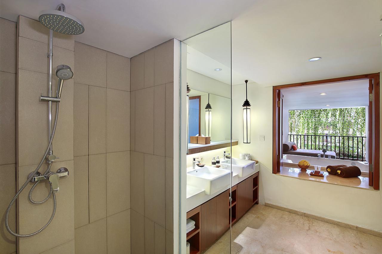 Deluxe Suite Pool View with Spa Bath and Daily Beers