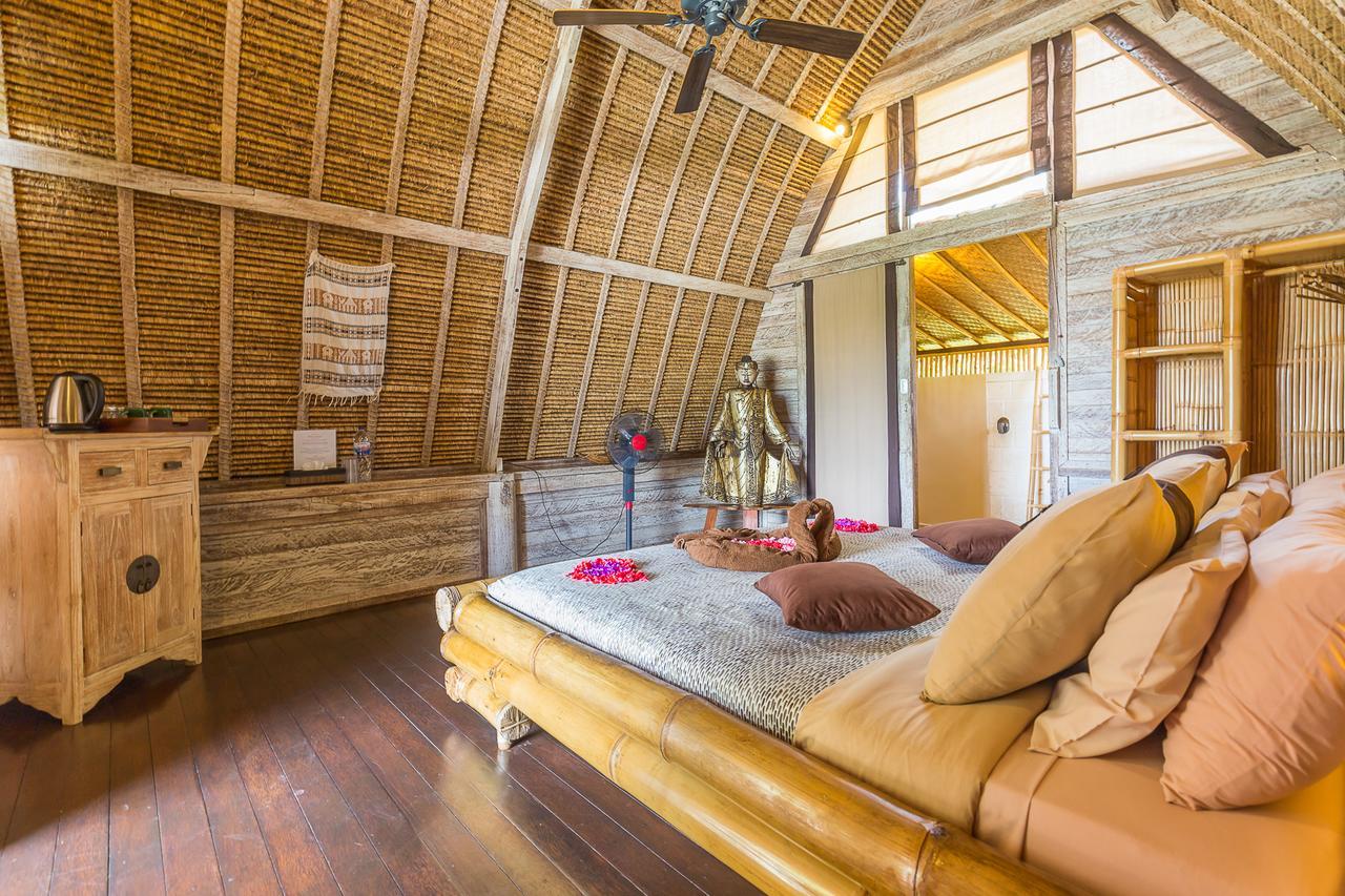 Beachfront Master Deluxe Bungalow Sea View