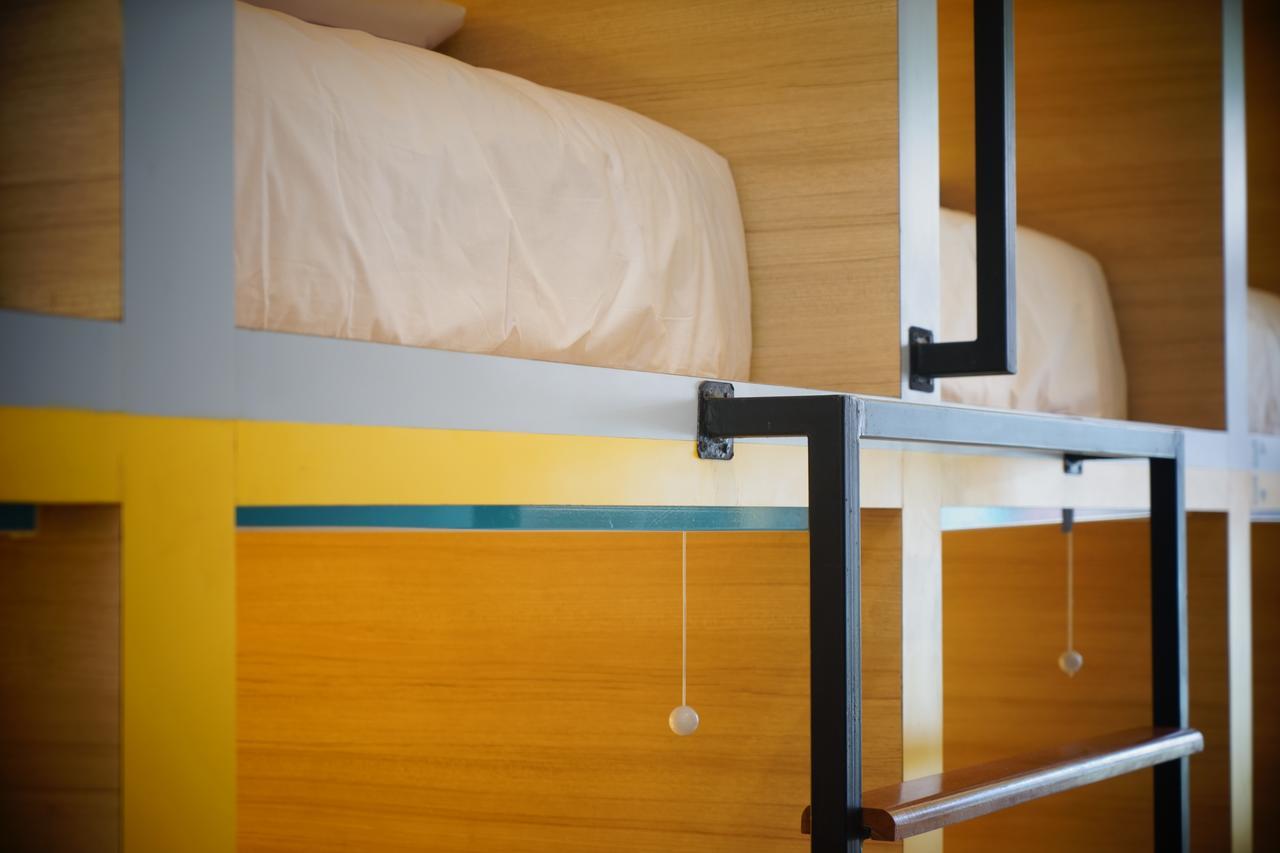 Lit Simple dans un Dortoir Mixte de 14 Lits