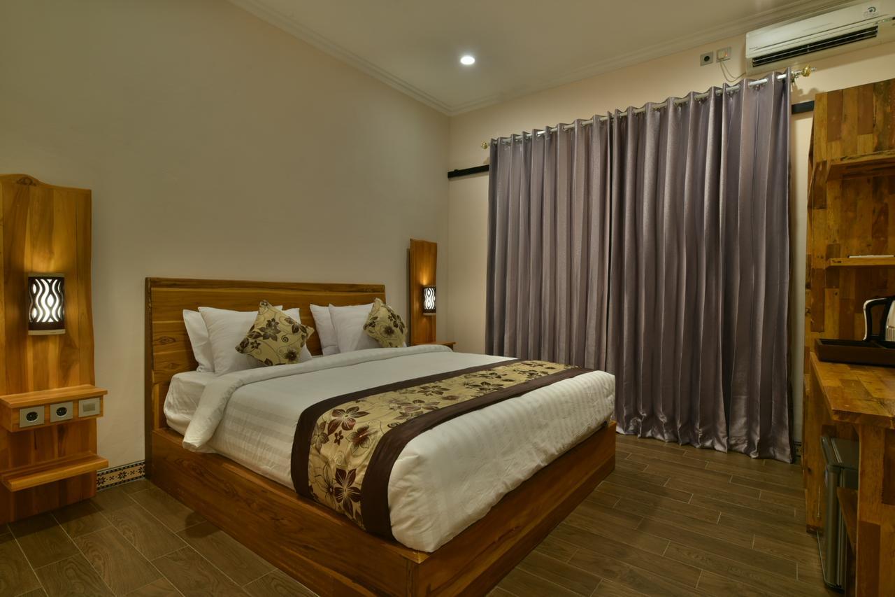 Deluxe Double or Twin Room Pool View