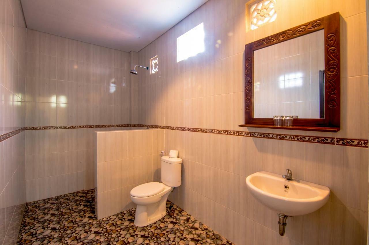 Deluxe Double Room Shower