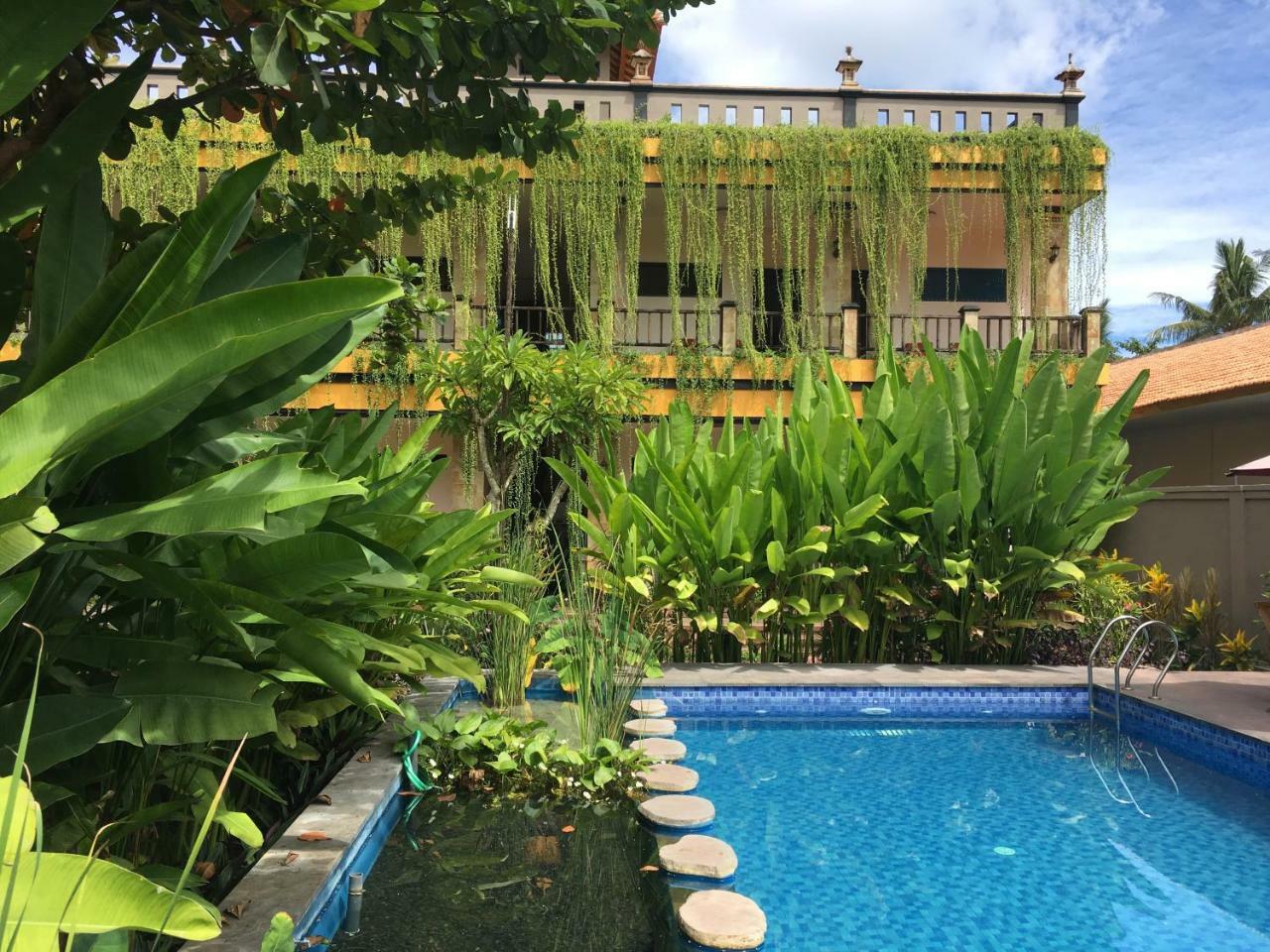 Deluxe Double or Twin Room Pool View