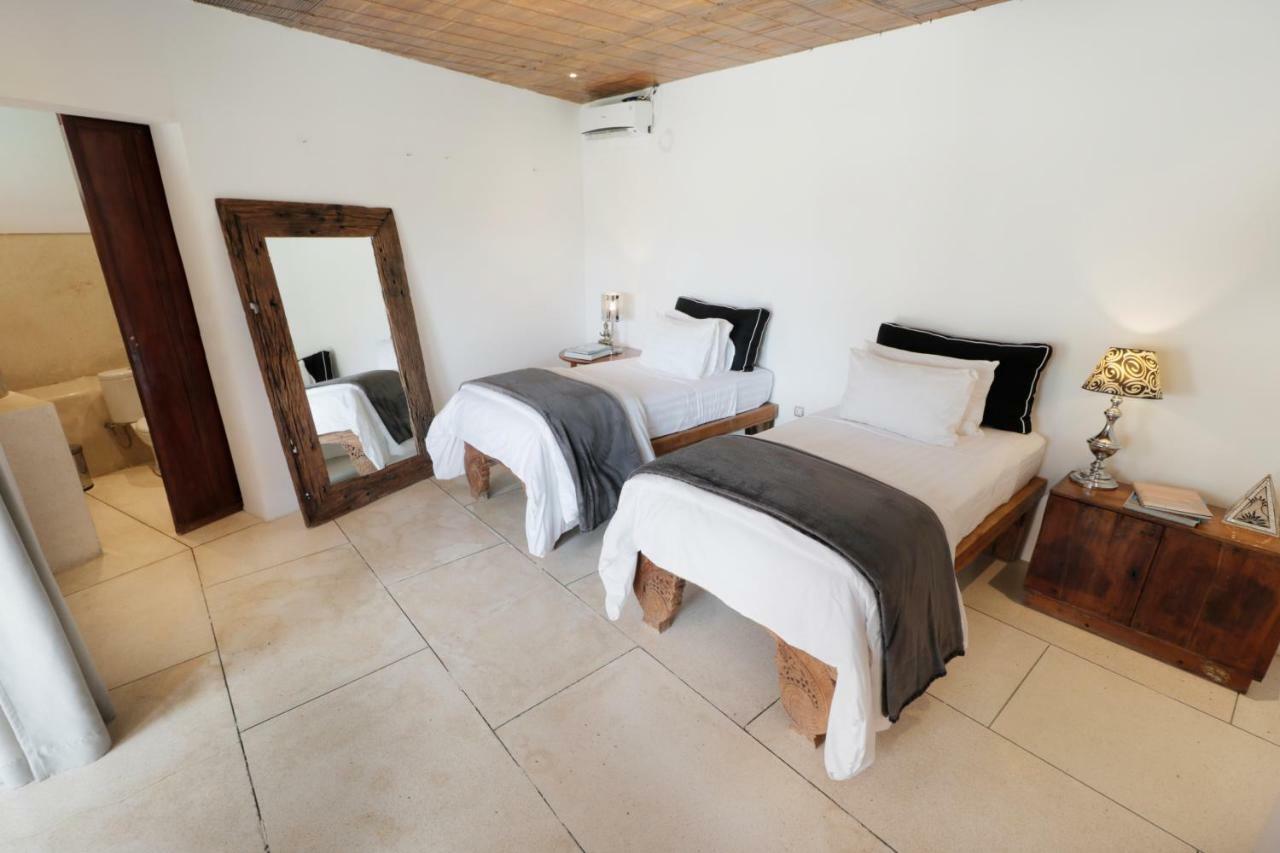 Deluxe One-Bedroom Apartment