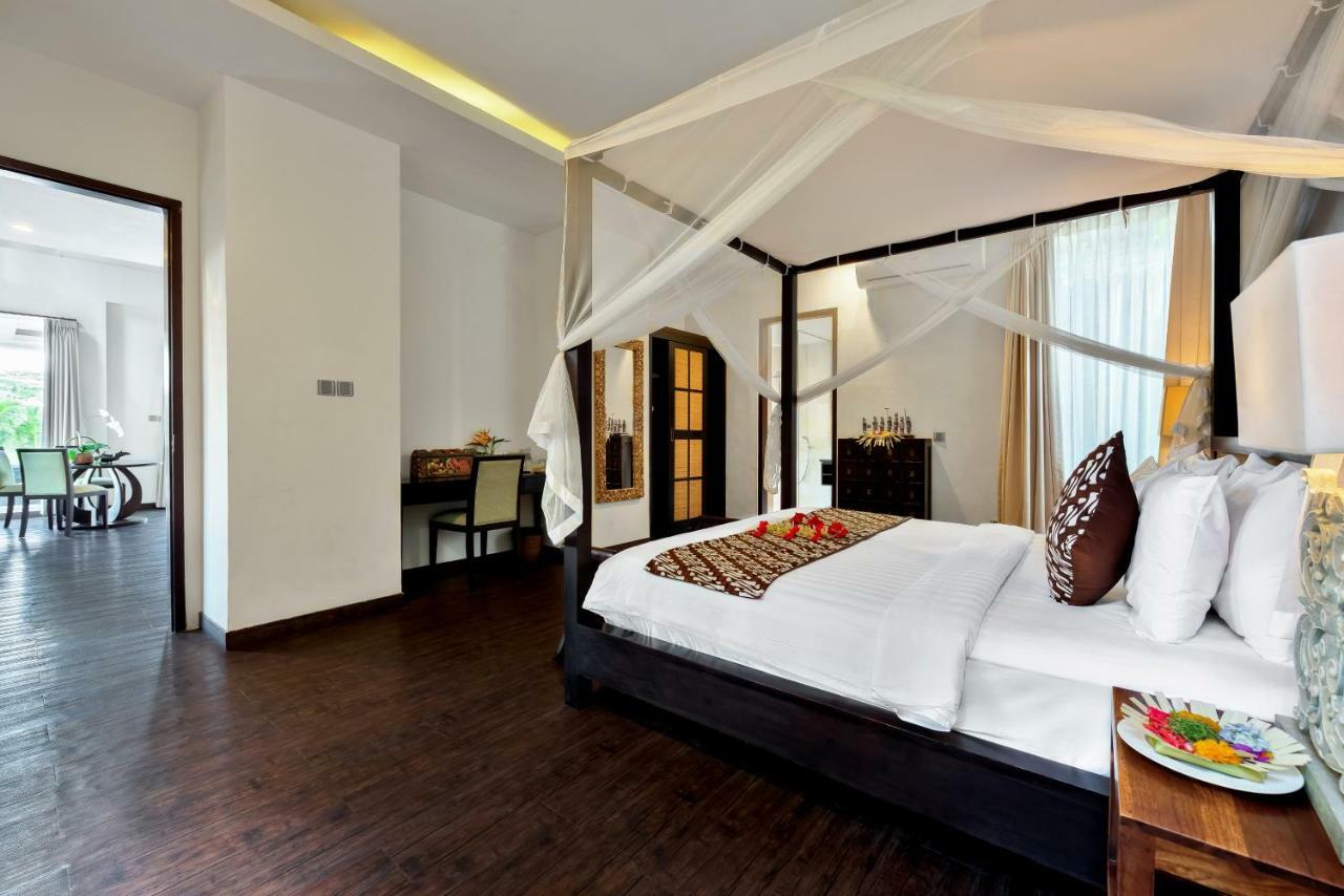 Seven-Bedroom Villa Private Pool